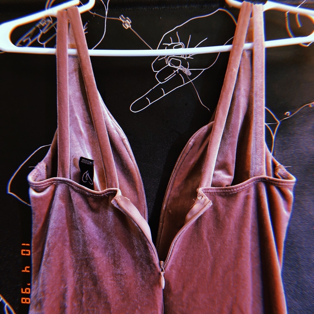 🥀 VELVET ROSE DRESS 🥀 - Picture 2 of 4